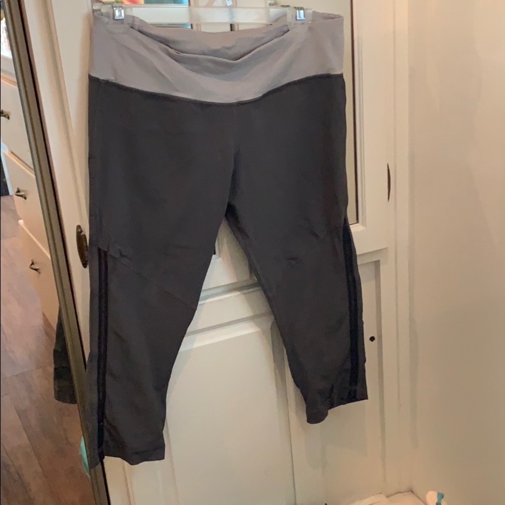 Lululemon Athletica Cropped Grey Leggings 10